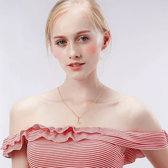 NEW Beautiful Butterfly Gold Necklace - Picture 4 of 5